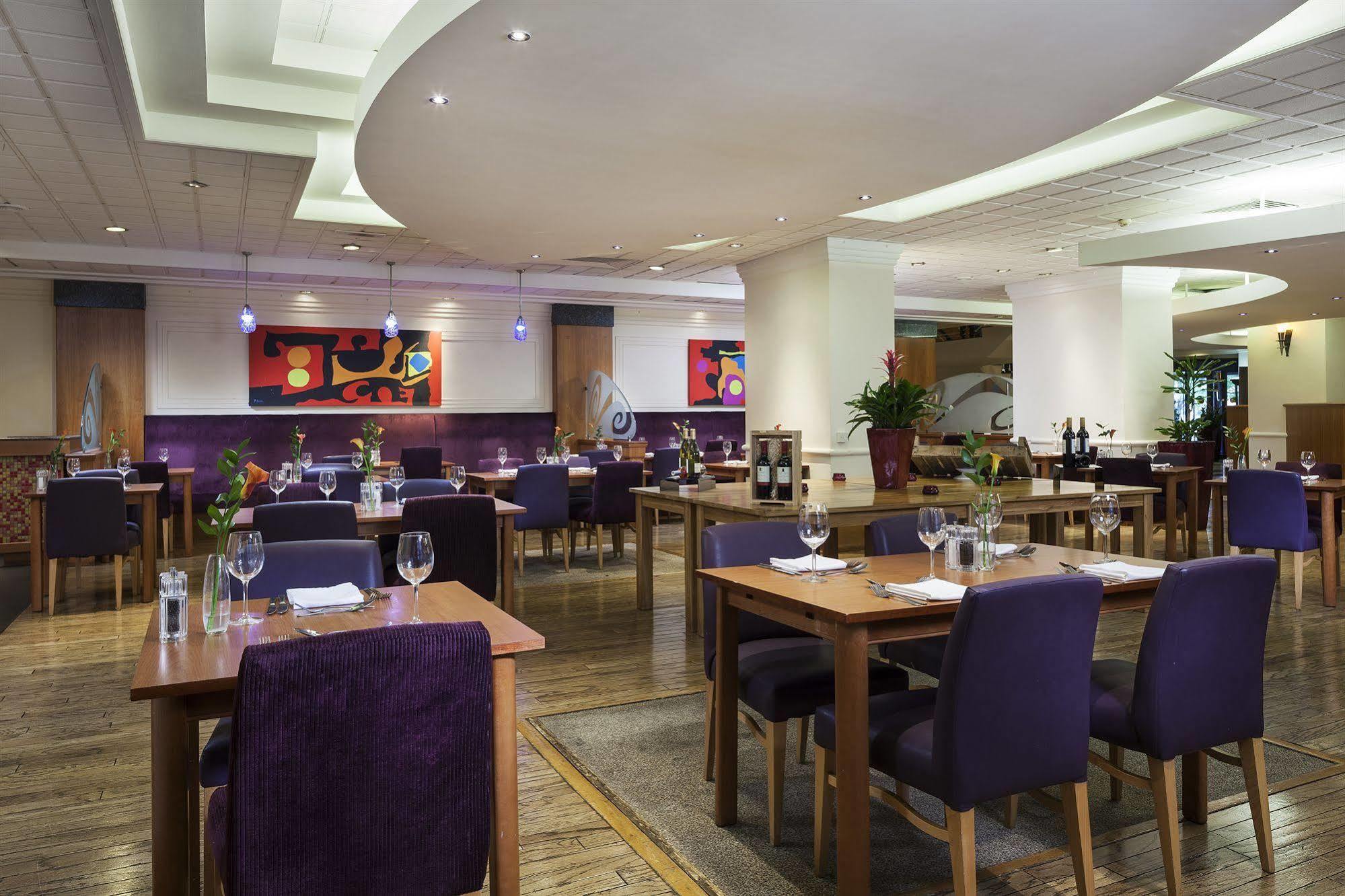 Crowne Plaza Leeds By Ihg 4*